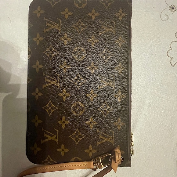 Authentic Louis Vuitton Monogram Pouchette - Picture 2 of 7